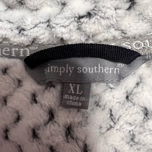 Simply Southern Gray Patterned Pullover. Sz/XL - NWOT. - Picture 6 of 14